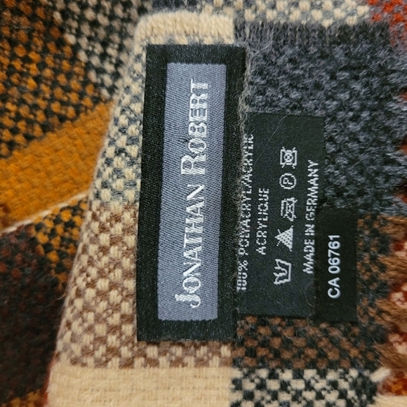 ๐ 4/$20 | Check Scarf - Picture 3 of 4